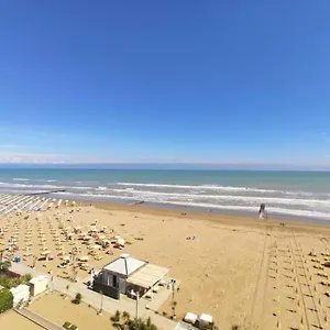 la-torre-lido-di-jesolo.hotelinveneto.com/