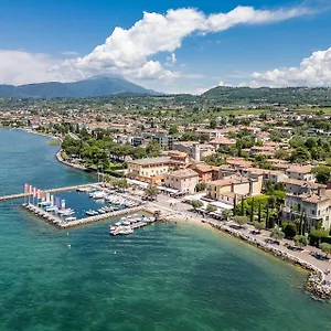 villa-cisano-residenza-depoca.hotelinveneto.com/